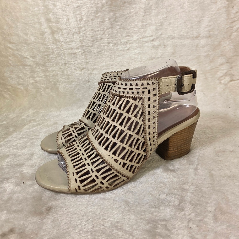 Bueno Heeled Sandals Cream Leather Laser Cut Slingback Womens 40 9 Excellent